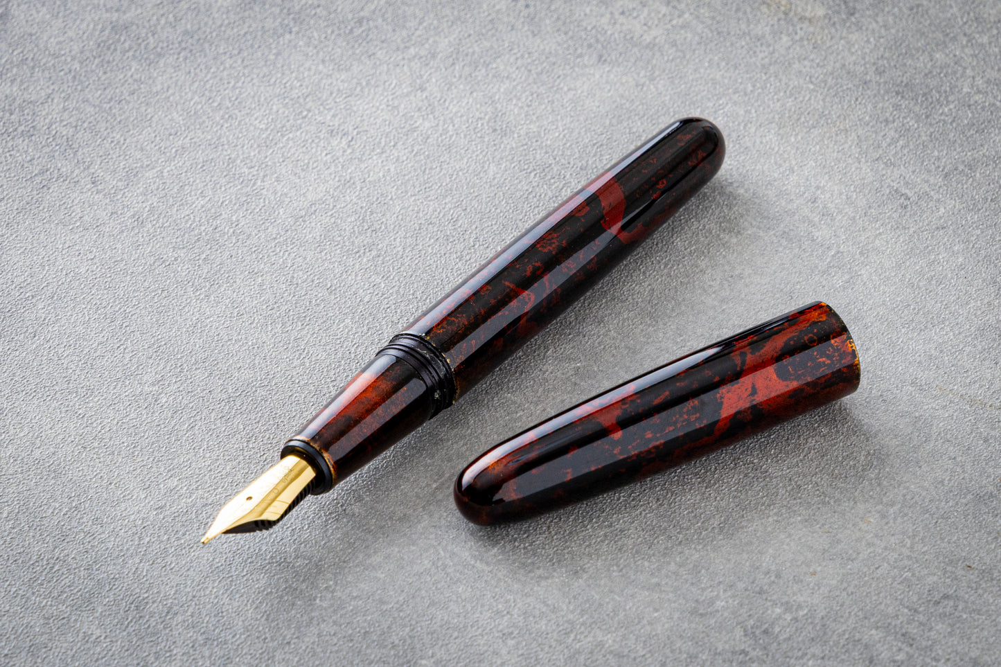 Byakudan Fountain Pen – Urushi Lacquer Finish