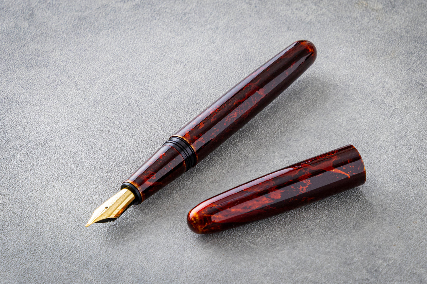 Byakudan Fountain Pen – Urushi Lacquer Finish